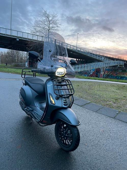 Vespa Sprint 2021 E5 Full Option, Fietsen en Brommers, Scooters | Vespa, Zo goed als nieuw, Vespa S, Maximaal 45 km/u, Benzine
