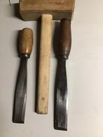 2 Nooitgedagt hakbeitels met houten hamer, Ophalen of Verzenden
