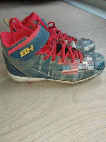 Under Armour Sportschoenen Jongen - Gebruikt. Maat 38.5 beschikbaar voor biedingen