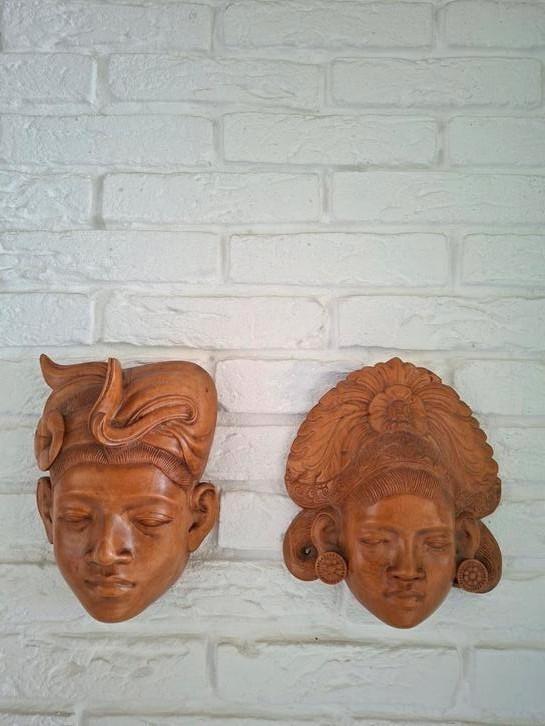 Fraai Balinees bruidspaar/maskers om op te hangen/ jaren '50, Antiek en Kunst, Kunst | Beelden en Houtsnijwerken, Ophalen of Verzenden