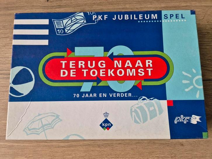 PKF jubileumspel KPN Terug naar de toekomst, 70 jaar, Hobby en Vrije tijd, Gezelschapsspellen | Bordspellen, Nieuw, Drie of vier spelers