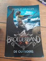 John Flanagan - De outsiders, Ophalen of Verzenden, Zo goed als nieuw, John Flanagan