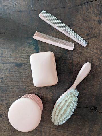 Vintage Roze Kapsetje beschikbaar voor biedingen