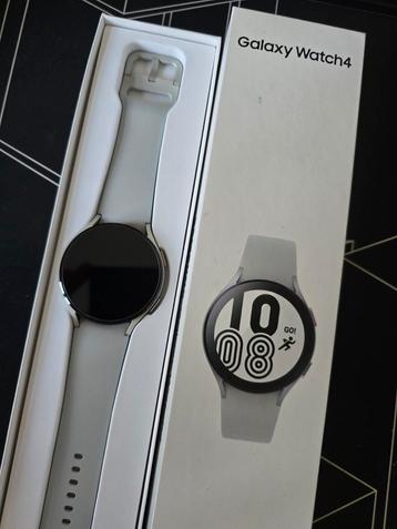 Samsung Galaxy Watch 4 44mm Zilver beschikbaar voor biedingen
