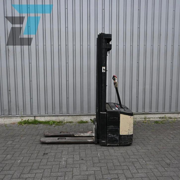 Crown Elektrische stapelaar Triplex (bj 2007), Zakelijke goederen, Machines en Bouw | Heftrucks en Intern transport, Stapelaar
