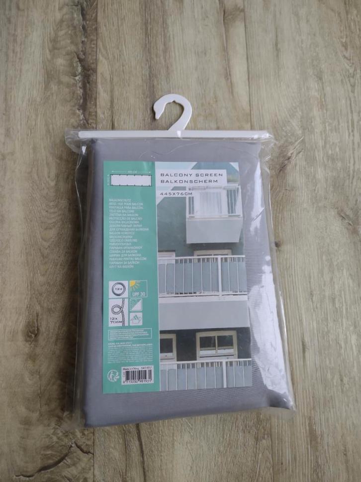 Prachtig nieuw grijs balkonscherm, windscherm, 445 cm lang., Caravans en Kamperen, Windschermen, Nieuw, Ophalen of Verzenden