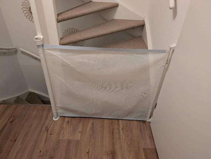 Gaterol traphekje lite wit 140cm, Kinderen en Baby's, Traphekjes, Gebruikt, Oprolhekje, Overige materialen, 115 cm of meer, Ophalen