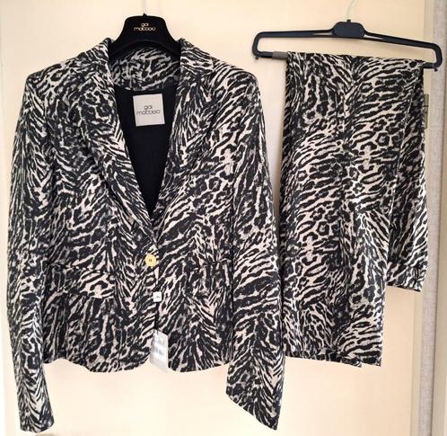 designer pak Gai Mattiolo, jasje + broek, nieuwprijs 799,--, Kleding | Dames, Jasjes, Kostuums en Pakken, Nieuw, Kostuum of Pak
