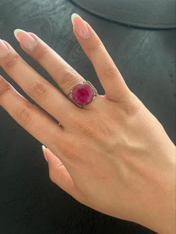 Zilveren ring met een Rubelliet steen beschikbaar voor biedingen