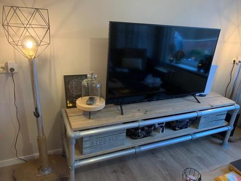 Tv meubel + bijpassende staan lampen, Huis en Inrichting, Kasten | Televisiemeubels, Zo goed als nieuw, Minder dan 100 cm, 200 cm of meer