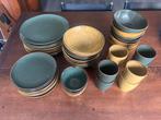 Tweekleurig Toscane Servies (Xenos) - Okergeel & Donkergroen, Ophalen, Gebruikt, Effen, Aardewerk