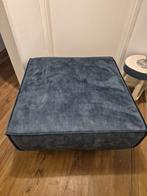 Grote Hocker in warme velvet blue kleur, Huis en Inrichting, Banken | Voetenbanken en Poefen, Ophalen