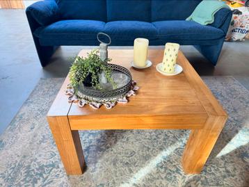 Blank teakhouten zware salontafel. beschikbaar voor biedingen