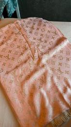 Louis vuitton sjaal 2 kanten!!, Kleding | Dames, Mutsen, Sjaals en Handschoenen, Ophalen of Verzenden, Zo goed als nieuw, Sjaal
