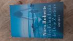 Nora Roberts - het eiland van de drie zusters omnibus, Boeken, Ophalen of Verzenden, Zo goed als nieuw, Nederland, Nora Roberts