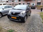 Toyota IQ 1.0 2010 aspiration zwart, Auto's, Toyota, Stof, 4 stoelen, Origineel Nederlands, Handgeschakeld