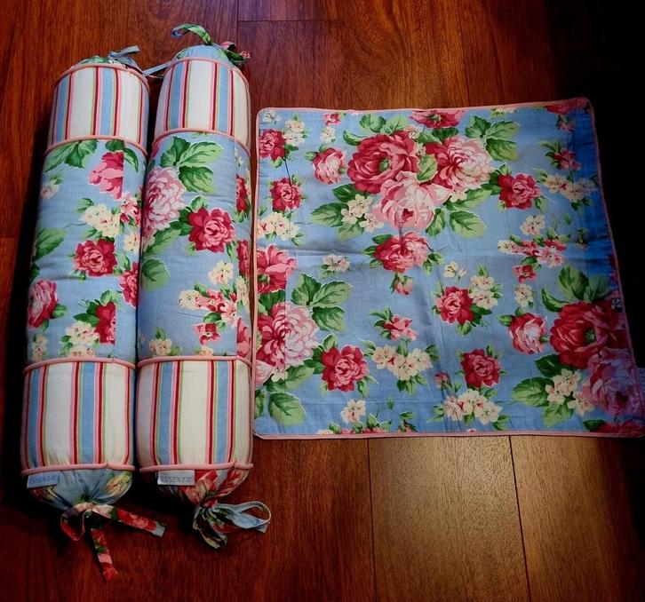 2 ESSENZA ROLKUSSENS EN 1 SIER KUSSEN SLOOP, Huis en Inrichting, Slaapkamer | Beddengoed, Zo goed als nieuw, Kussen, Overige maten