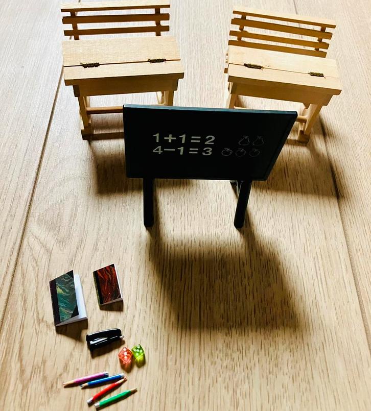 School poppenhuis setje 1:12/1:6, Verzamelen, Poppenhuizen en Toebehoren, Zo goed als nieuw, Poppenhuis, Ophalen