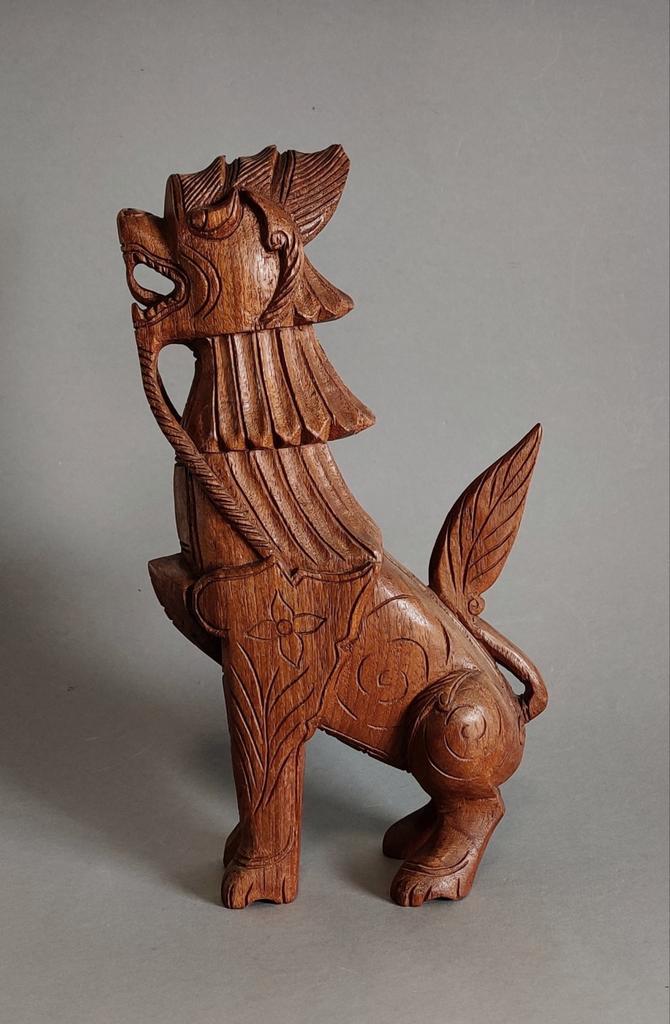 Houtsnijwerk beeld. Foo dog, tempel-leeuw. Azië, Antiek en Kunst, Kunst | Niet-Westerse kunst, Ophalen of Verzenden