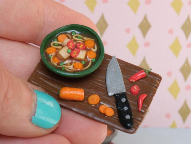 Poppenhuis miniatuur eten - handgemaakt UNIEK - noedelsoep m, Hobby en Vrije tijd, Overige Hobby en Vrije tijd, Nieuw, Ophalen of Verzenden
