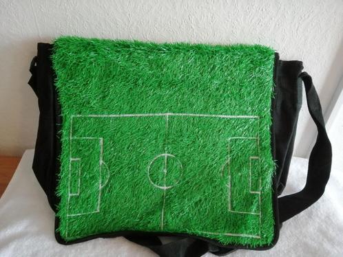 schooltas/laptoptas UNIEK voorkant voetbalveld, Sieraden, Tassen en Uiterlijk, Tassen | Schooltassen, Nieuw, Aktetas of Boekentas