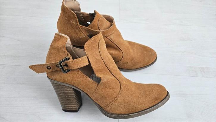 Suède stoere dameschoenen, Kleding | Dames, Schoenen, Nieuw, Beige, Ophalen of Verzenden