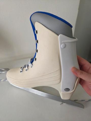 Dames schaatsen maat 37 beschikbaar voor biedingen