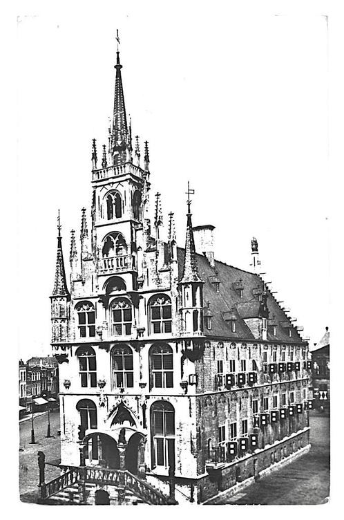 901478	Gouda	ZH 1960	Stadhuis	Gelopen met postzegel, Verzamelen, Ansichtkaarten | Nederland, Gelopen, Zuid-Holland, 1940 tot 1960