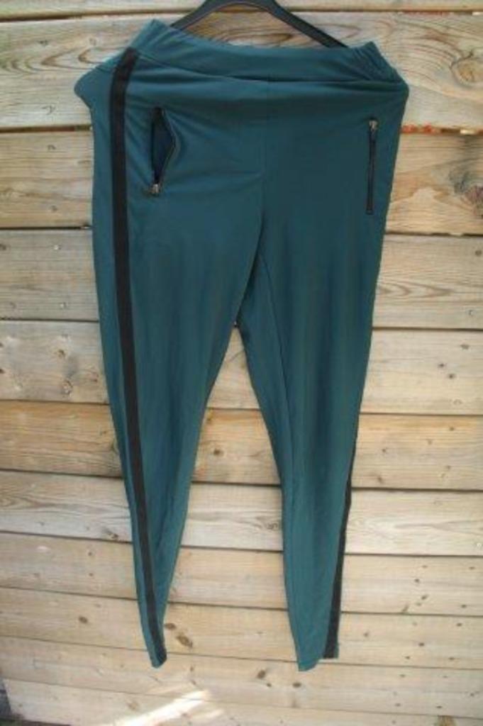 Tregging donkergroen Studio Anneloes xs travel Vaste prijs, Kleding | Dames, Broeken en Pantalons, Zo goed als nieuw, Maat 34 (XS) of kleiner