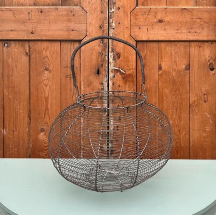 Draadmand groot metaal eiermand Frankrijk origineel brocante, Antiek en Kunst, Curiosa en Brocante, Ophalen of Verzenden