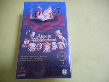 ALICE IN WONDERLAND! Mooie Speelfilm Op Box-set VIDEO! beschikbaar voor biedingen