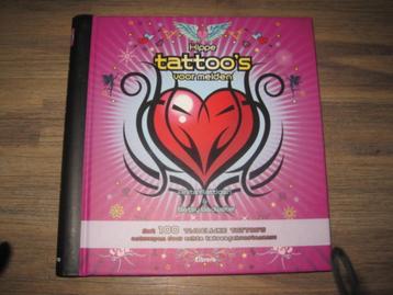 Hippe tattoo's voor meiden. 2010. Librero. Anita Rattigan.  beschikbaar voor biedingen