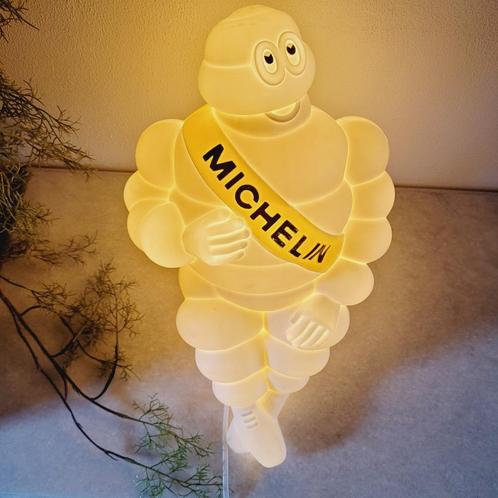 Michelin Bibendum, Lichtreclame Met Beugel, 1966, Verzamelen, Merken en Reclamevoorwerpen, Zo goed als nieuw, Reclamebord, Ophalen of Verzenden