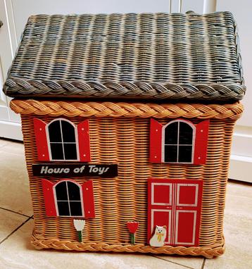 Vintage rieten huis speelgoed opberg kist beschikbaar voor biedingen