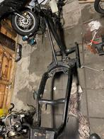 frame|spoiler|spiegels|stage 6 cilinder| RUNNER, Motoren, Ophalen