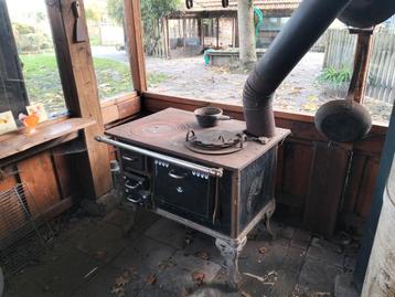 Leuke opknapper kookkachel, houtkachel met oven  beschikbaar voor biedingen