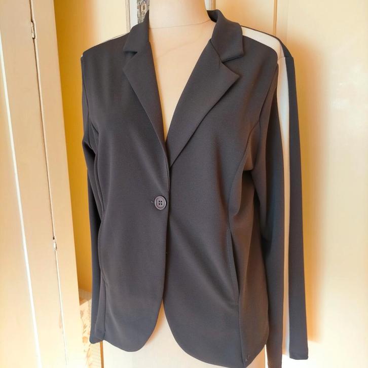 Mooi grijs jasje Perla Nera witte streep 40 42 travel stof, Kleding | Dames, Jasjes, Kostuums en Pakken, Zo goed als nieuw, Jasje