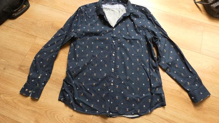 Donkerblauwe kerstblouse van de WE, Kleding | Heren, Overhemden, Zo goed als nieuw, Overige halswijdtes, Blauw, Ophalen of Verzenden