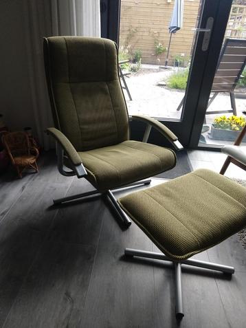Mooie Groene Relax fauteuil met losse voetensteun. beschikbaar voor biedingen