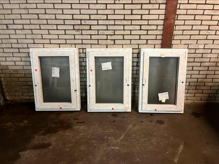 Nieuwe draaikiep raam | kunststof | wit | badkamer / wc, Doe-het-zelf en Verbouw, Kozijnen en Schuifpuien, Nieuw, Raamkozijn, Kunststof