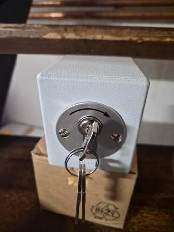 Nieuwe Sleutelschakelaar met Cilinder & 3 Sleutels beschikbaar voor biedingen