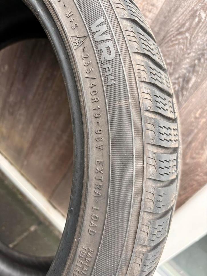 2x Nokian WR A4 Winterbanden 235/40 R19 - Goed Profiel, Auto-onderdelen, Banden en Velgen, Band(en), Winterbanden, 19 inch, 235 mm