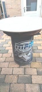 Statafel op oliedrum, Ophalen