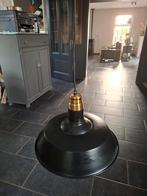 Zwarte hanglamp met messing accent, Huis en Inrichting, Lampen | Hanglampen, Ophalen of Verzenden, Zo goed als nieuw, Minder dan 50 cm