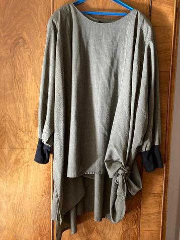 Taupe design tuniek uit de jaren '80