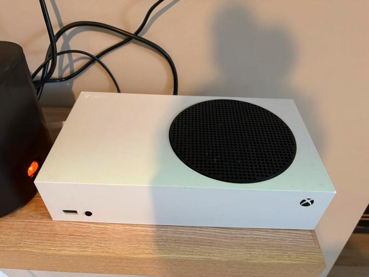 Goed werkende xbox met custom controller, Spelcomputers en Games, Spelcomputers | Xbox Series X en S, Gebruikt, Xbox Series S