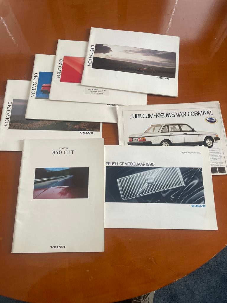 Volvo 240/740/850 Folders jaren '80/'90, Ophalen of Verzenden, Gelezen, Volvo
