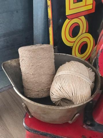 Grote vintage antieke klossen zacht juten en touw vlas  beschikbaar voor biedingen