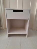 Nachtkastje wit met lade, Huis en Inrichting, Slaapkamer | Nachtkastjes, Ophalen, Minder dan 45 cm, Zo goed als nieuw, Minder dan 55 cm