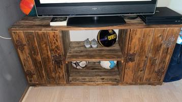 Houten tv kast beschikbaar voor biedingen